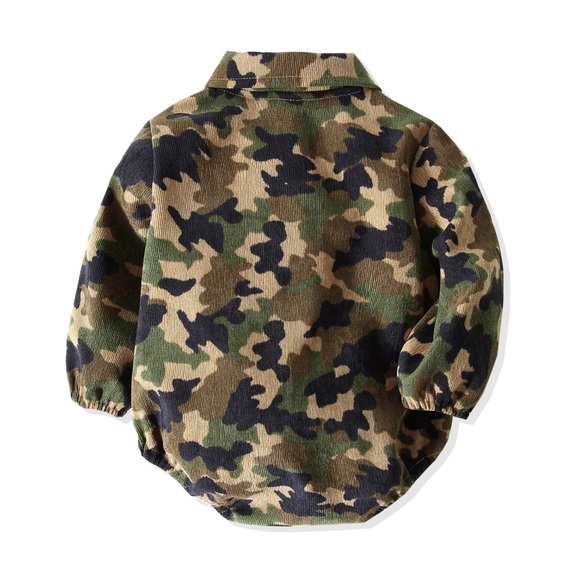 Baby Camouflage Long Sleeve Bodysuit. Size: 6-9 M Color: Camo - Picture 2 of 7